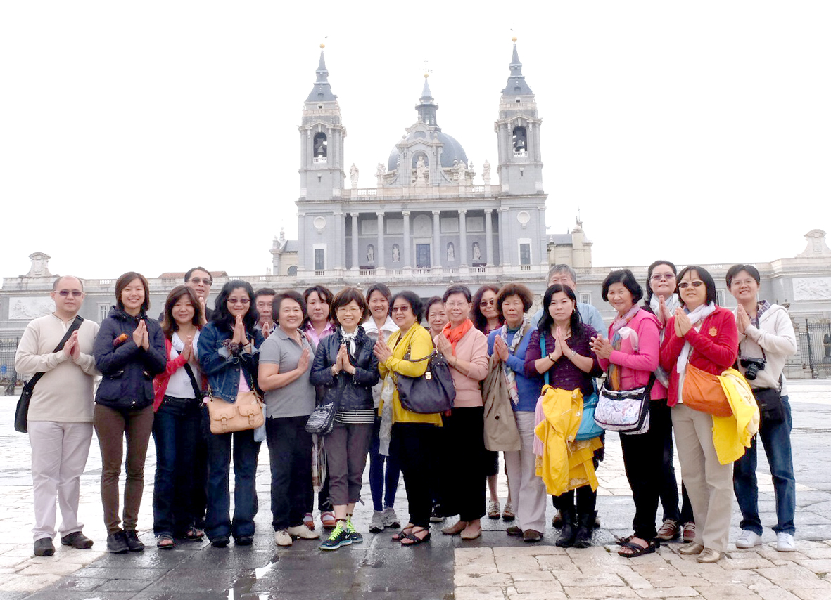 2014年10月3日至13日，蓮香師母在21名真佛弟子的同行下，在西葡進行了一趟賞心悅目的藝術之旅，沿途美景不可勝數，人人法喜充滿。「誰最讚？！」p1029-10-08