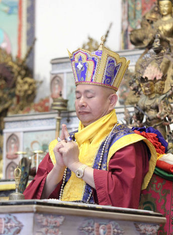 Guru Performs Vajrakilaya Mudra